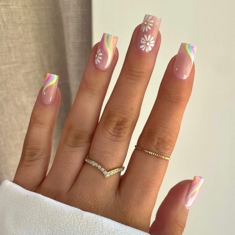 25 Cute & Colorful June Nails to Kick Off Summer Right